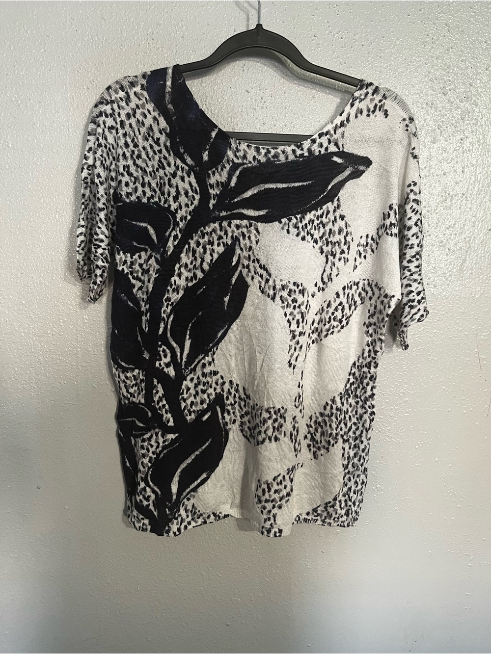 Women's Short-Sleeve Printed Top in Black and White